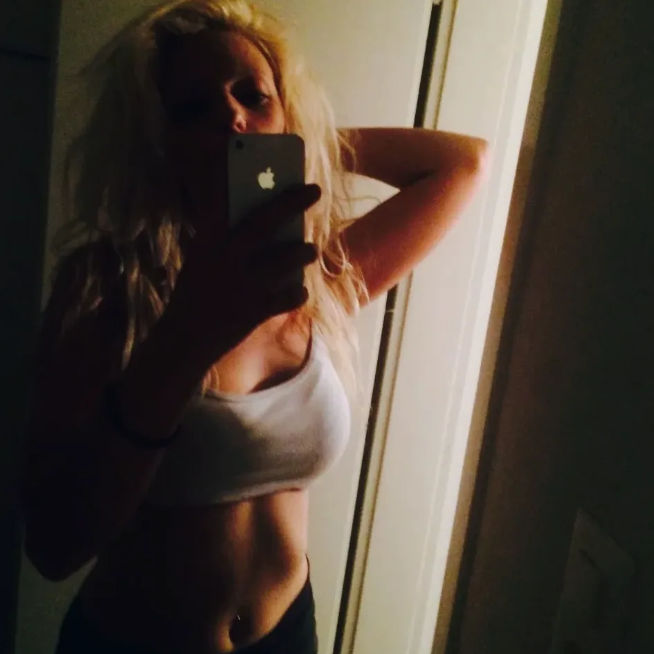Amina, 33