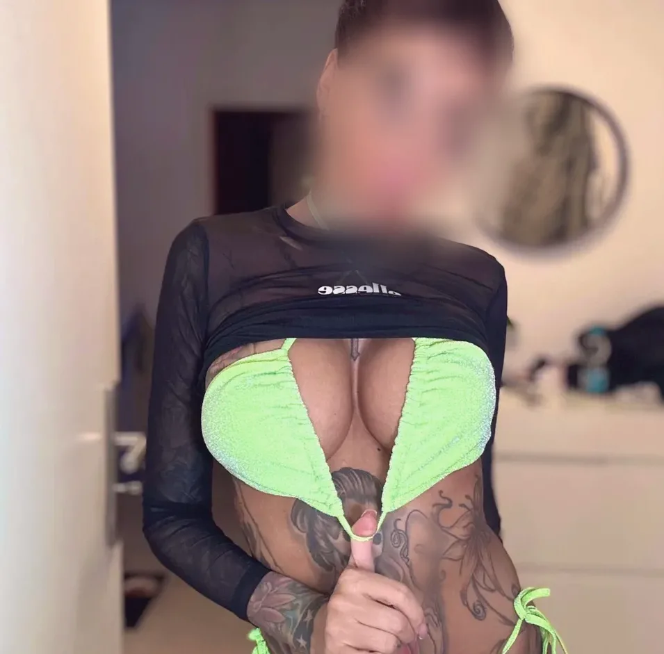 Angelica, 37