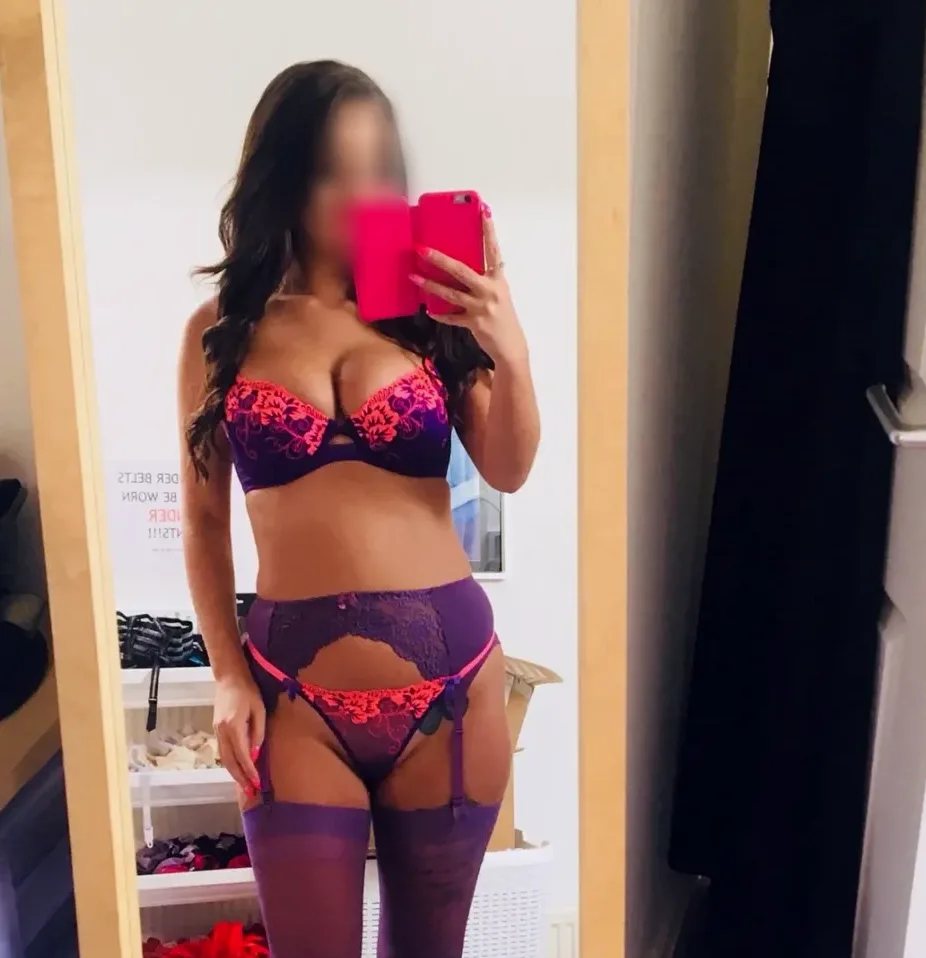 Dalia, 33