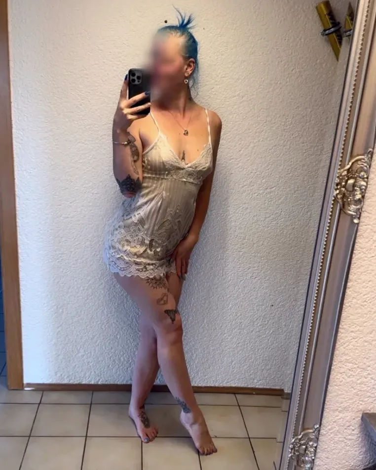 Dalia, 25
