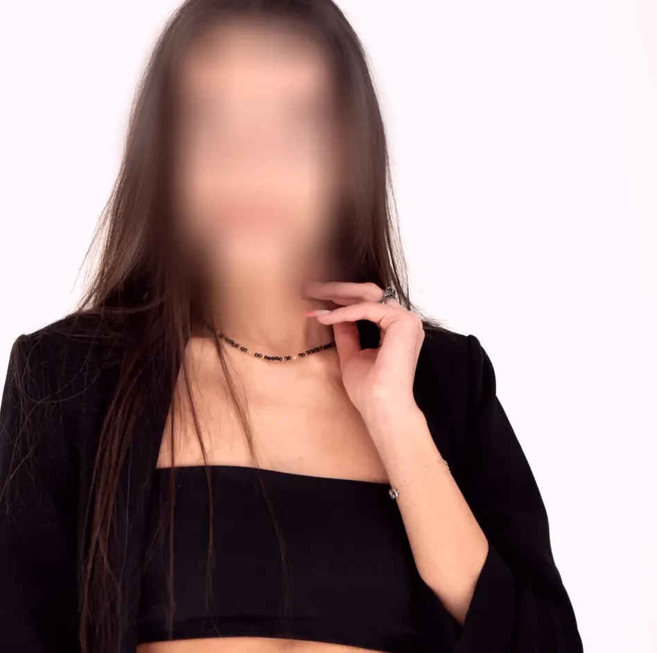Eva, 28