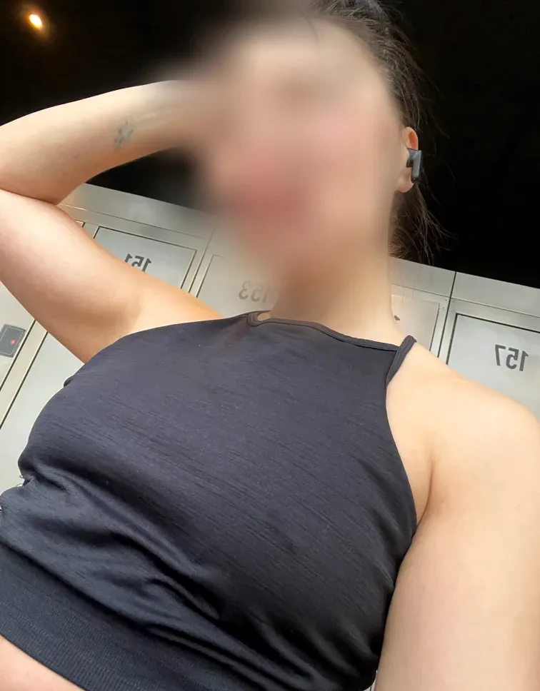 Lilly, 37