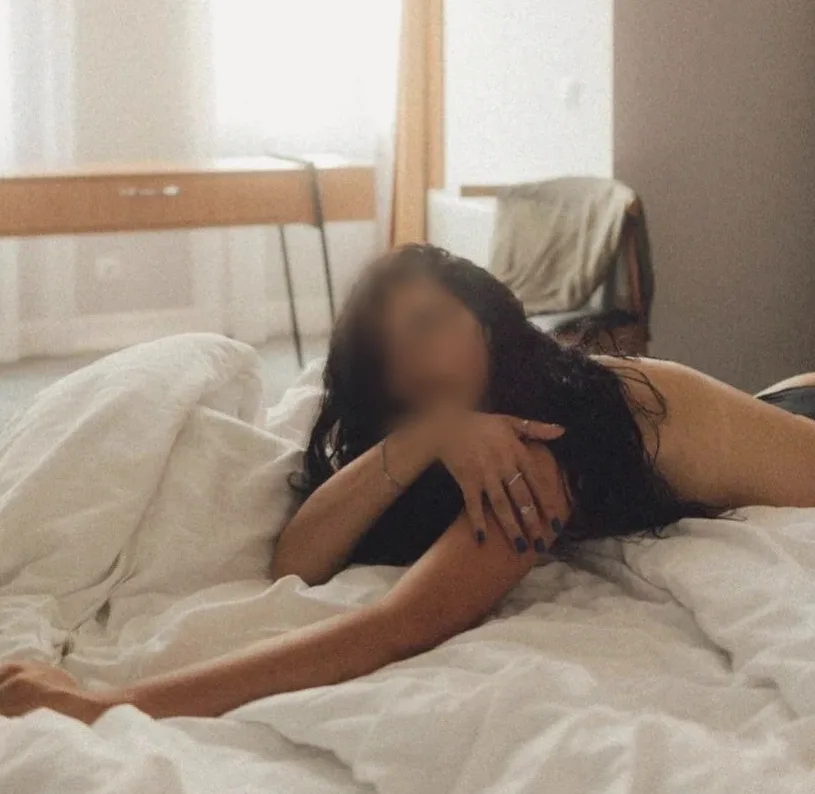 Nathalie, 24