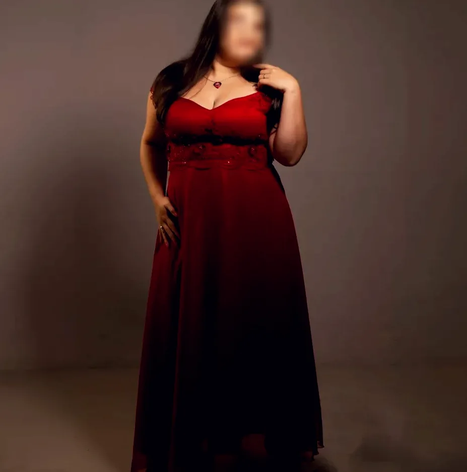 Sanela, 32