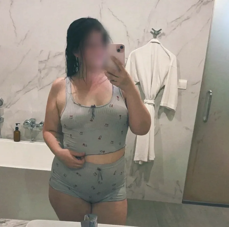 Yasmin, 27